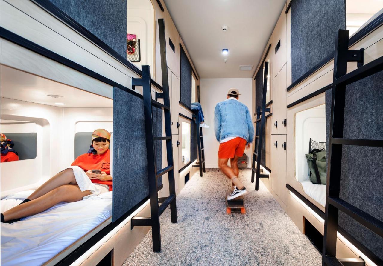 Private Single Pod 10 Share Room