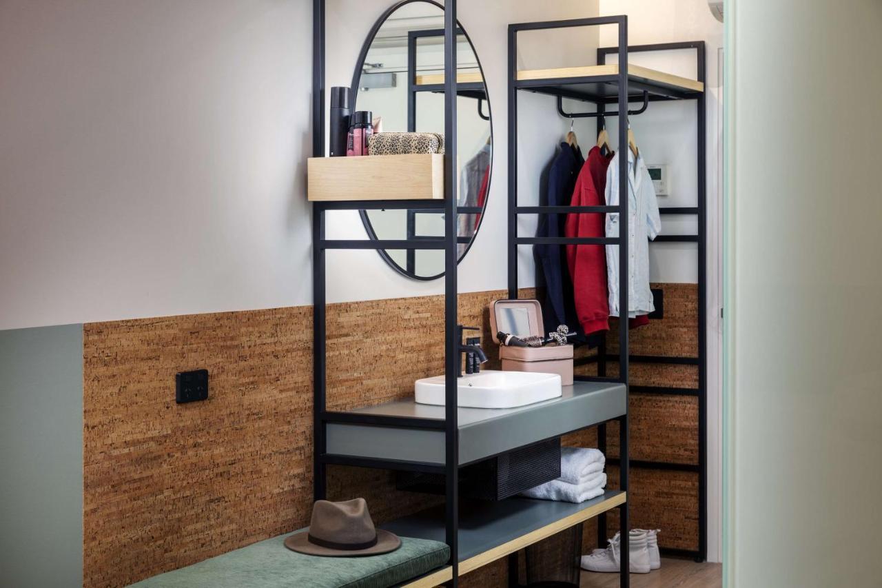 Queen Ensuite Room Interior