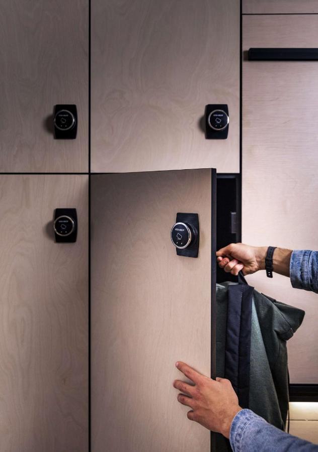 Private Single Pod 10 Share Room