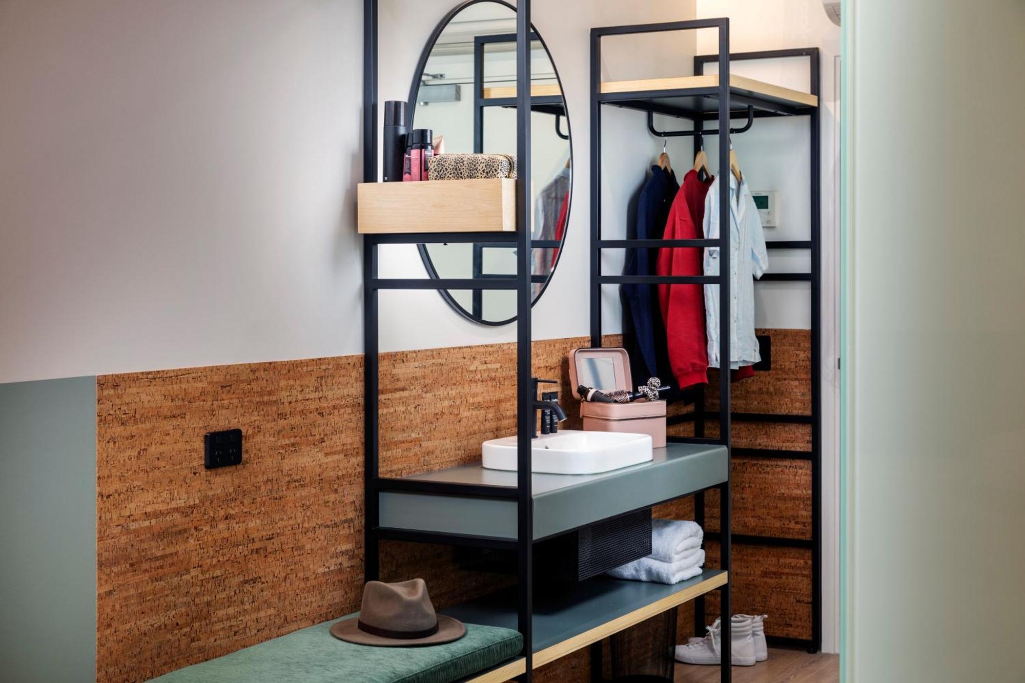 Queen Ensuite Room Interior